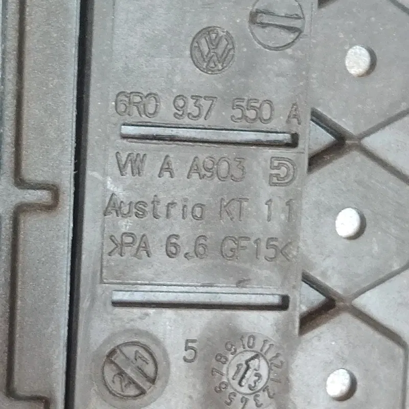 Блок запобіжників Skoda Rapid (12-20) OEM 6R0937550A