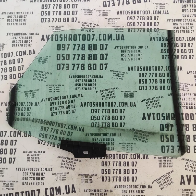 Скло дверей Audi 80 B3 (1986-1991) заднє ліве OEM 43r001025