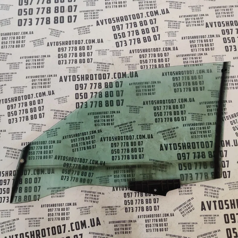 Скло дверей Audi 80 B3 переднє праве OEM 893837572