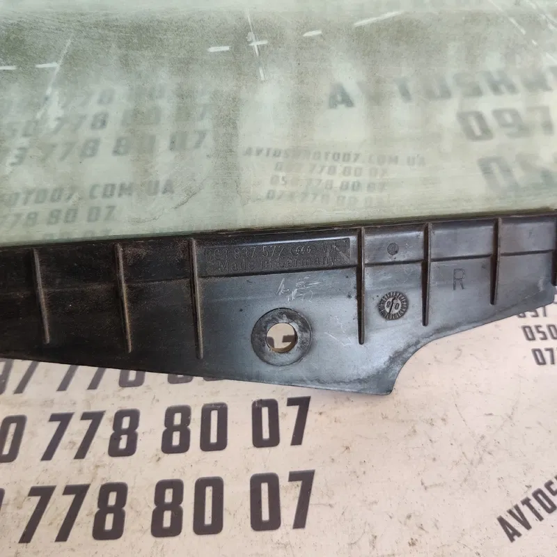 Скло дверей Audi 80 B3 переднє праве OEM 893837572