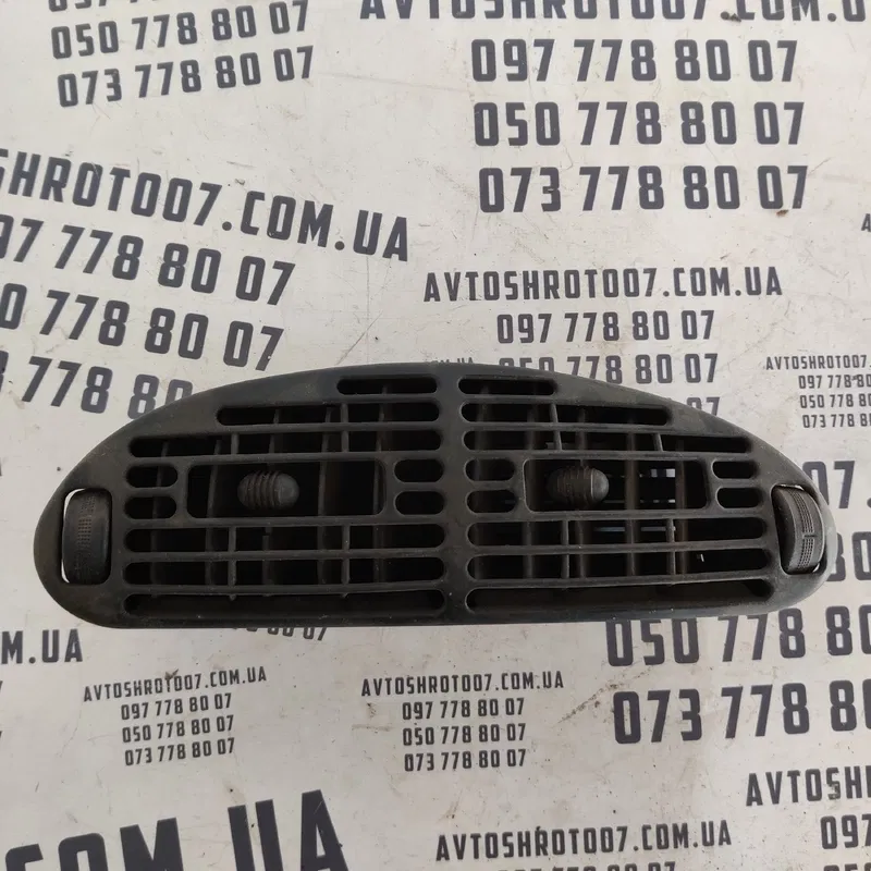 Дефлектор обдуву Chrysler Voyager 3 (96-01) OEM 467827496683