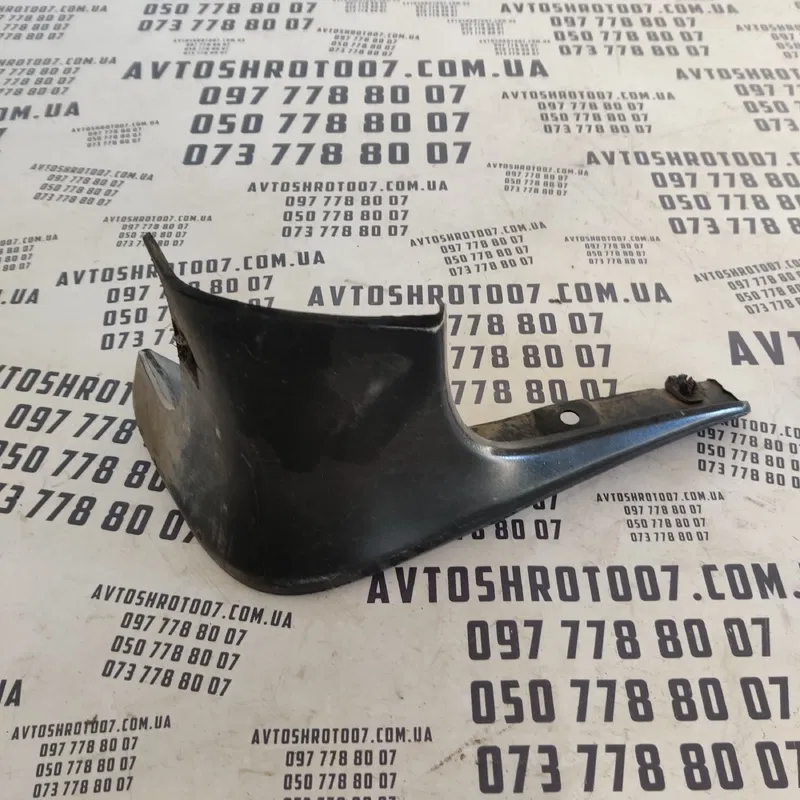 Бризговик Mazda Xedos 6 (92-99) передній прав. OEM CA0151841