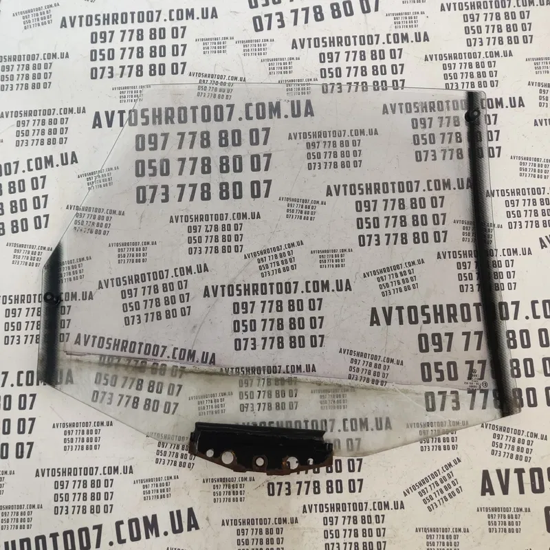 Скло дверей Audi 80 B3 (86-91) заднє ліве OEM 43r001025