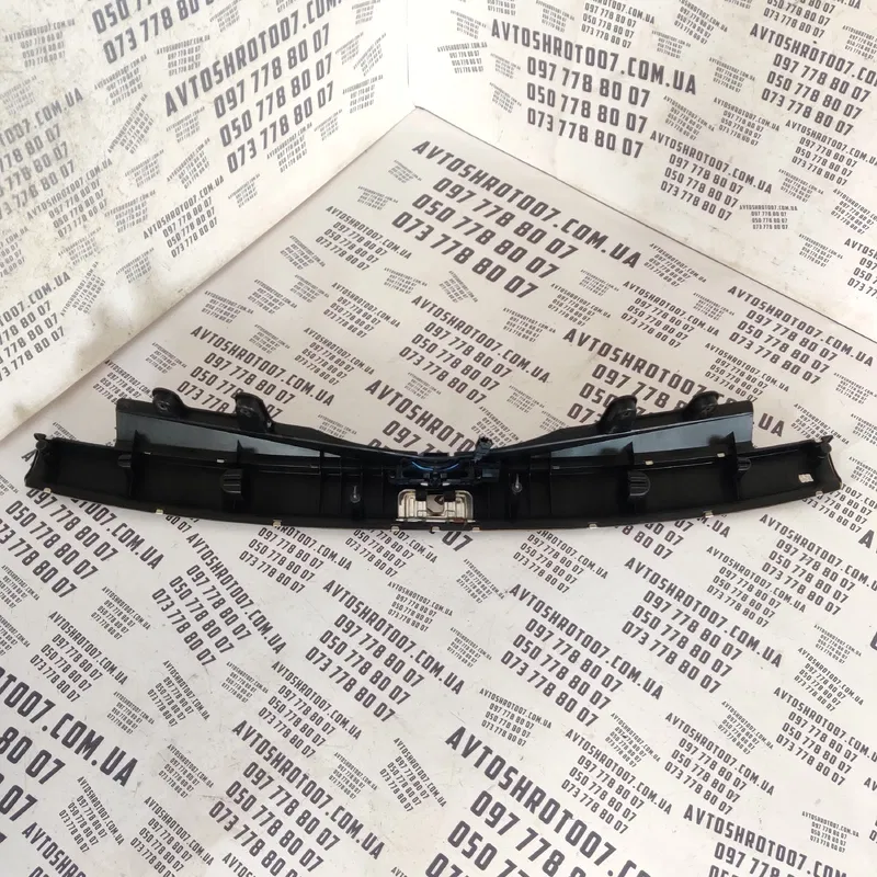 Накладка Audi Q7 4L (05-15) 3.6 бенз задня OEM 4L0864483A