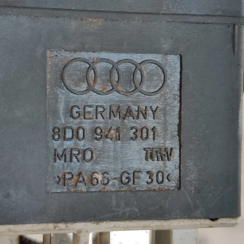 Кнопка коректора фар Audi A4 B5 (94-01) 8D0941301