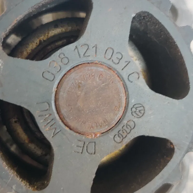 Помпа Volkswagen Golf 4 (97-06) OEM 038121019r
