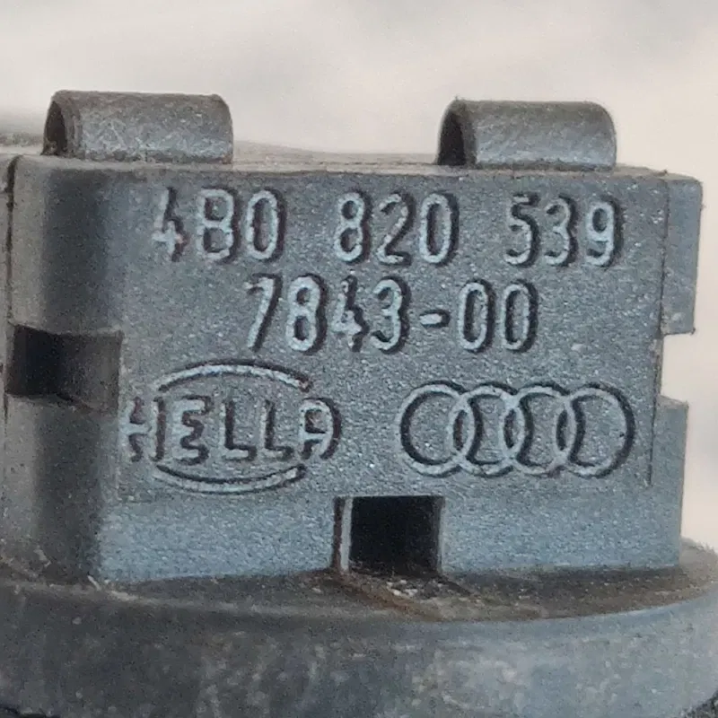 Датчик температури повітря Audi A4 B5 (94-01) OEM 4B0820539