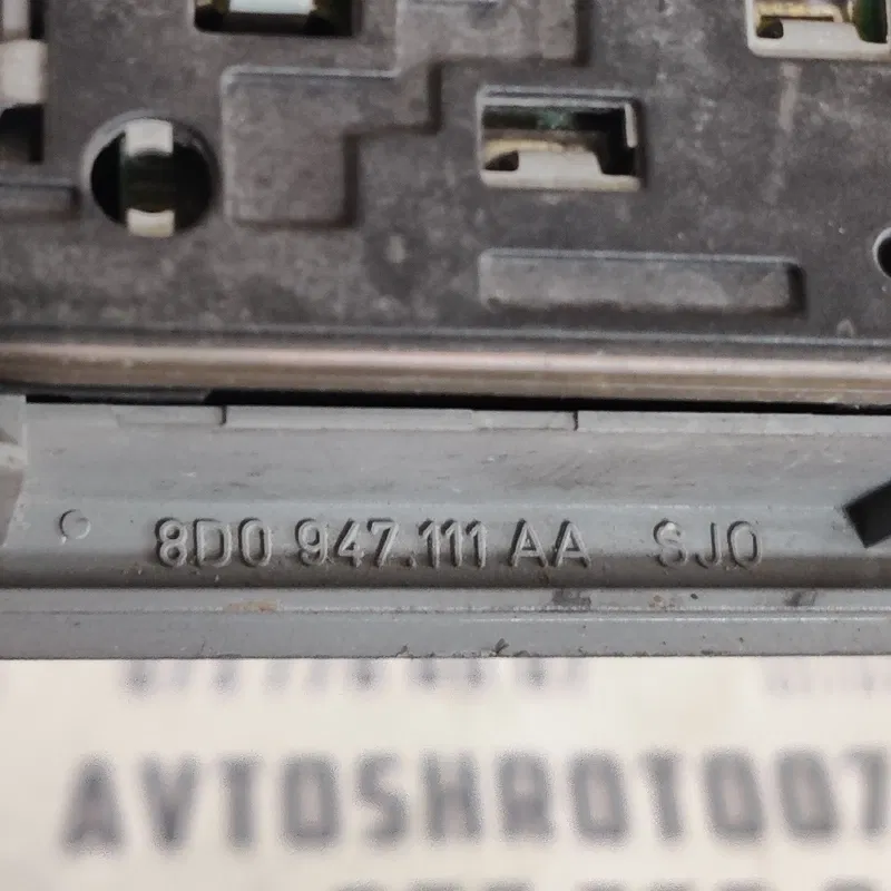 Ліхтар салону Audi A6 C5 (97-05) OEM 4B0947111A