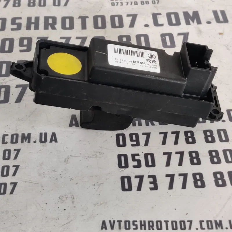 Кнопка склопідіймача Mazda 3 BK 03-09 зад. пр. OEM BP4K66380
