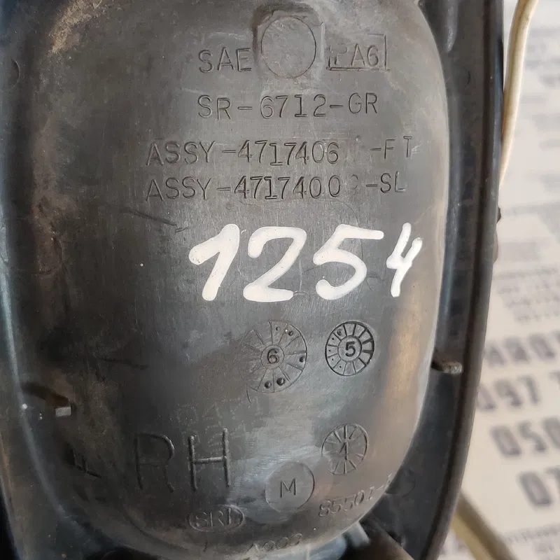 Ручка зовнішня Chrysler Voyager 3 (96-00) права OEM 4687515