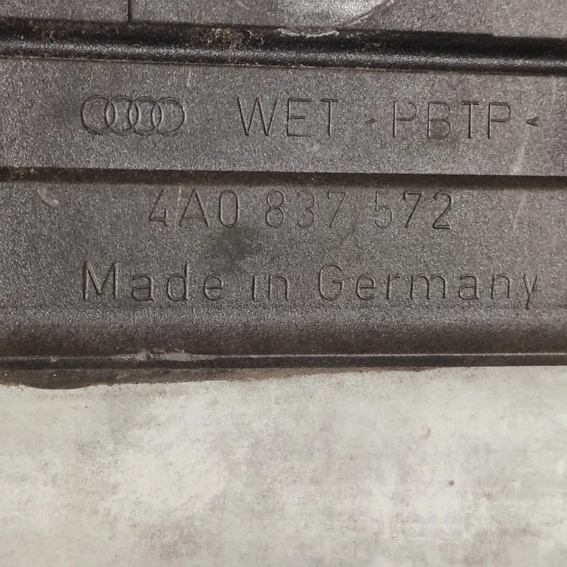 Скло дверей Audi 80 B3 (86-91) заднє праве OEM 4a0837572