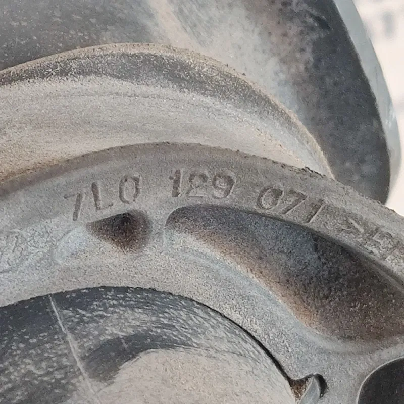 Патрубок повітряний Audi Q7 (05-15) 3.6 Правий OEM 7L0129071