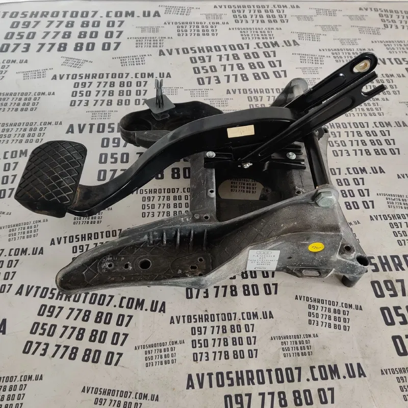 Педаль тормозу Audi Q7 4L (05-15) 3.6 Бензин OEM 8LA721051B