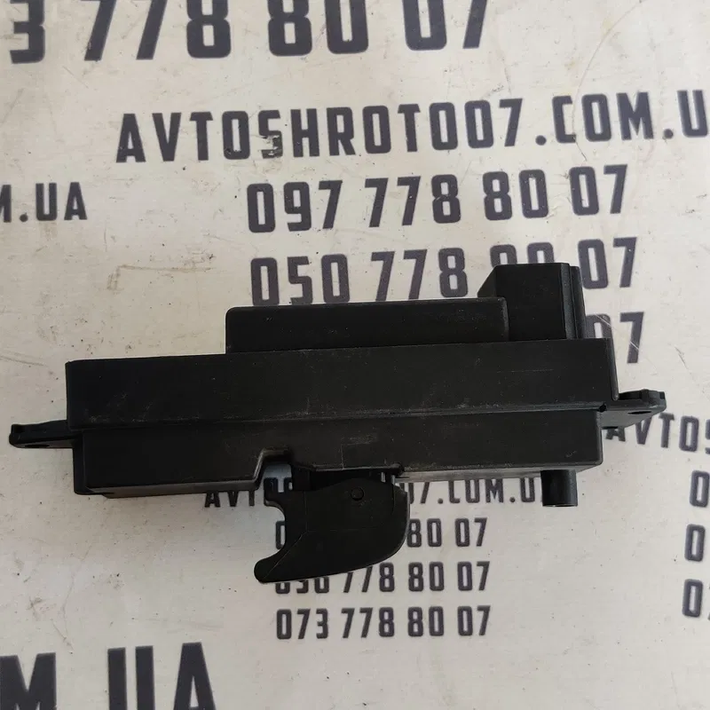 Кнопка склопідіймача Mazda 3 BK 03-09 зад. пр. OEM BP4K66380