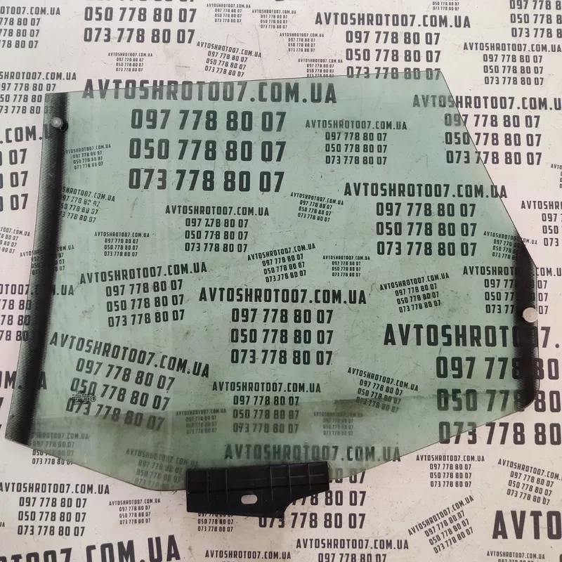 Скло дверей Audi 80 B3 (86-91) заднє праве OEM 4a0837572