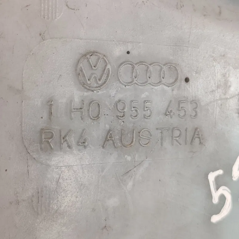 Бачок омивача VW Golf 3 (91-98) передній OEM 1H0955453