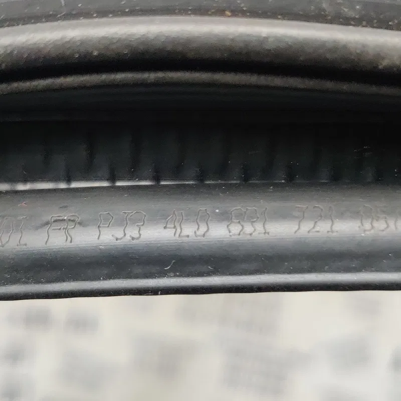 Ущільнювач Audi Q7 4L 05-15 3.6Б Перед Лів OEM 4L0831721D5