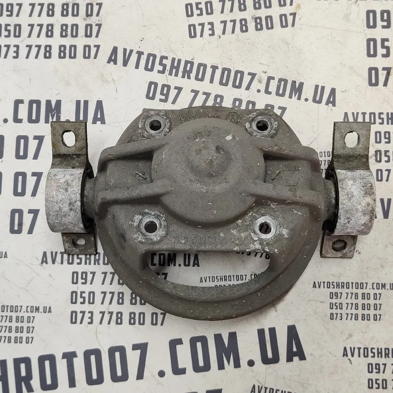 Опора аморт. Audi Q7 (05-15) 3.6 задня права OEM 7L0512345B