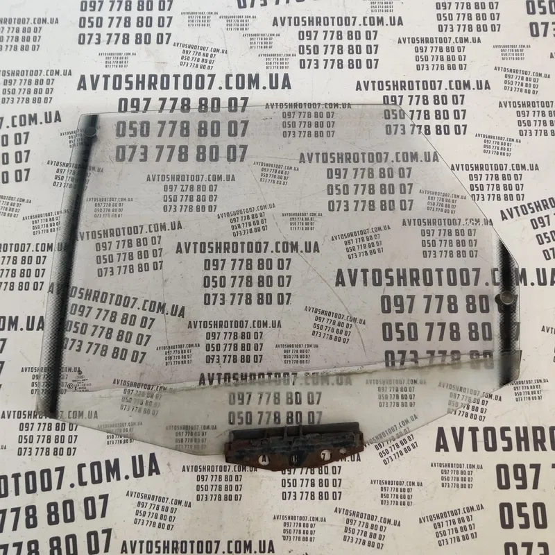 Скло дверей Audi 80 B3 (86-91) заднє ліве OEM 43r001025