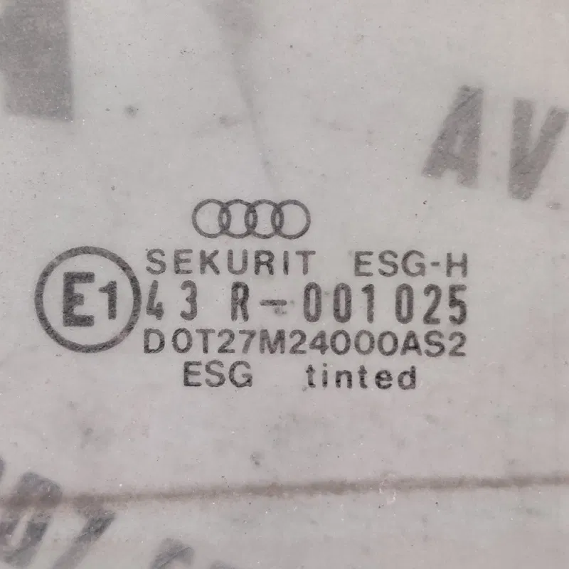 Скло дверей Audi 80 B3 переднє праве OEM 893837572