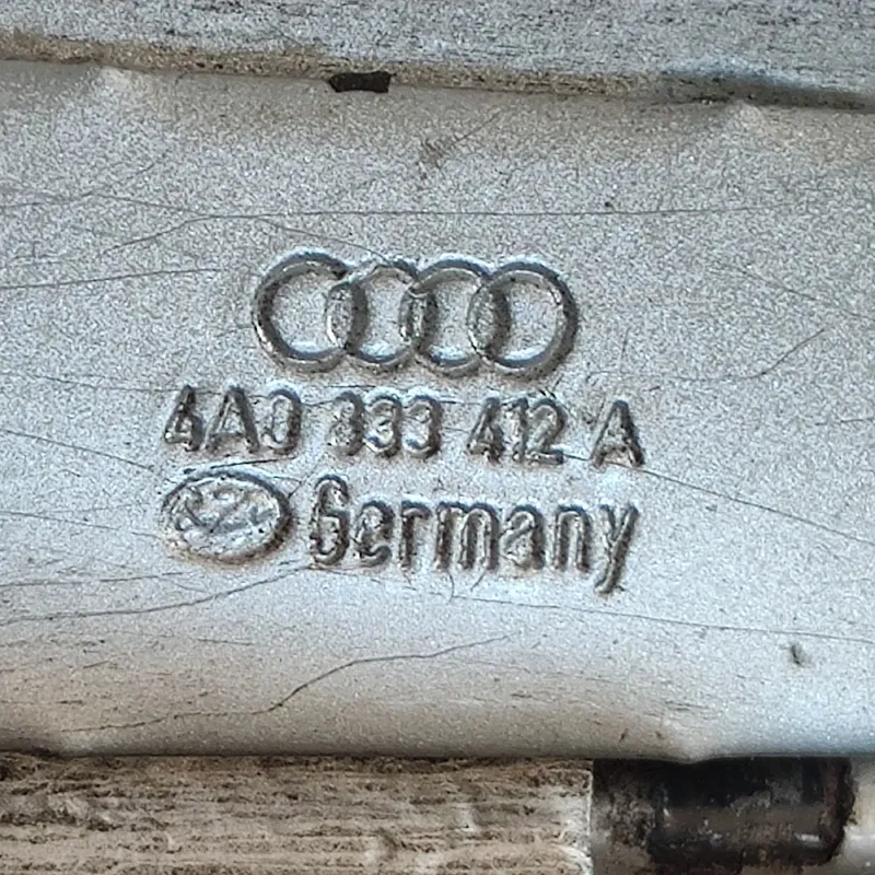Дверна завіса Audi A4 B5 (94-01) зад.пр.нижня OEM 4A0833412A