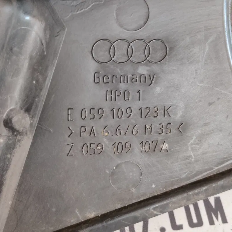 Кришка двигуна VW Passat B5 (96-05) 2.5 TDI OEM e059109123k