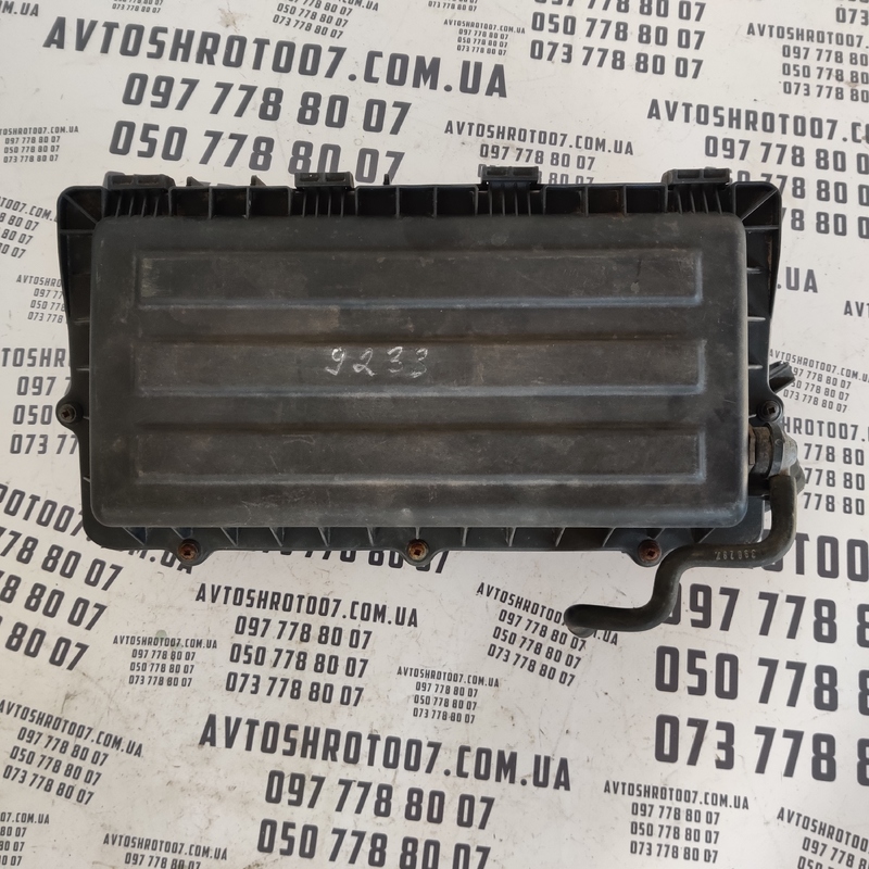 Корпус повітряного фільтра Skoda Rapid 036183f