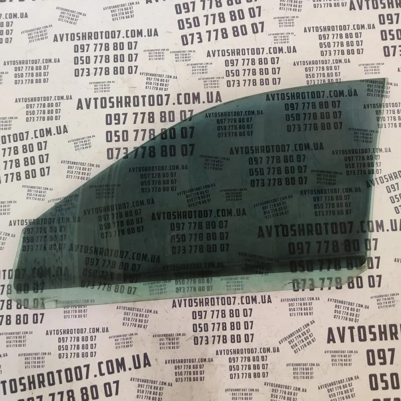 Скло дверей переднє праве Audi 80 B3 (86-91) 43r001193
