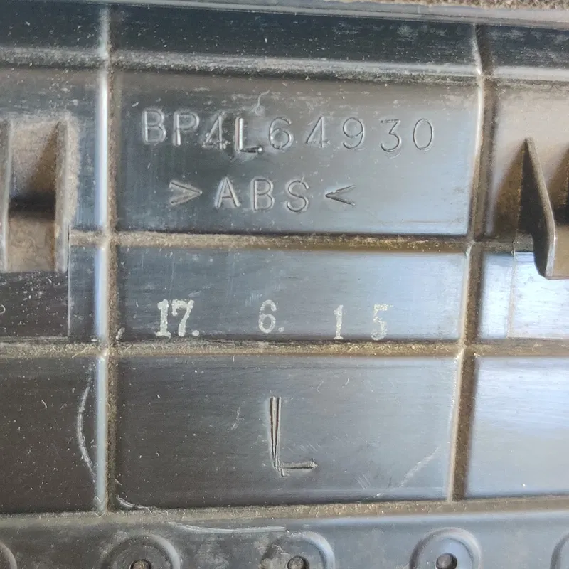 Дефлектор обдуву Mazda 3 BK (03-09) лівий OEM bp4l64930