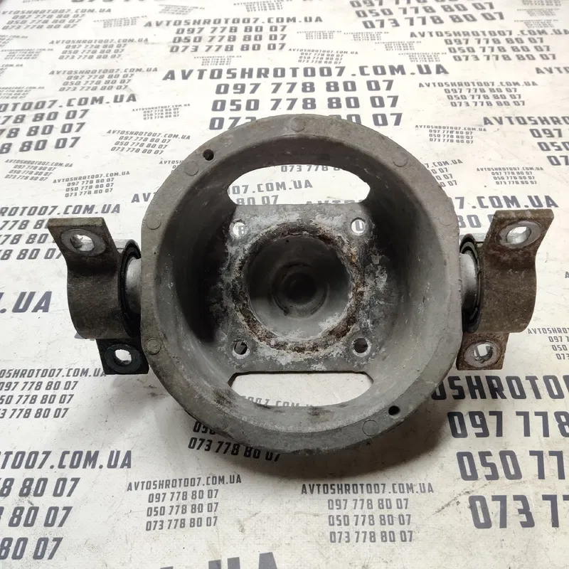 Опора аморт. Audi Q7 4L (05-15) 3.6Б зад. ліва OEM 7L0512345