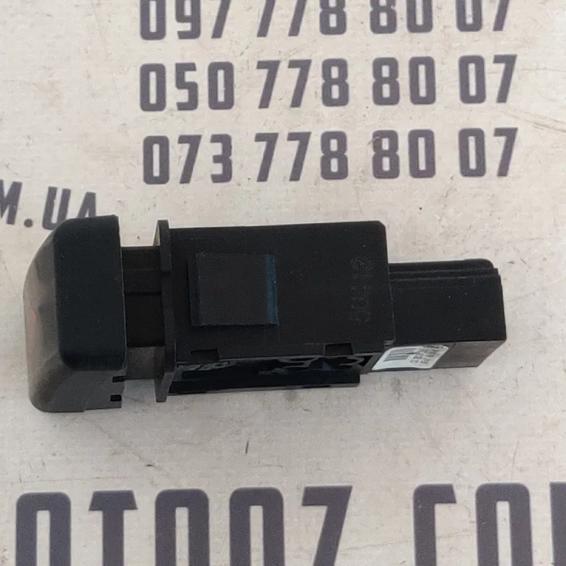 Кнопка аварійки Mazda 3 BK (03-09) OEM BP4K664H0