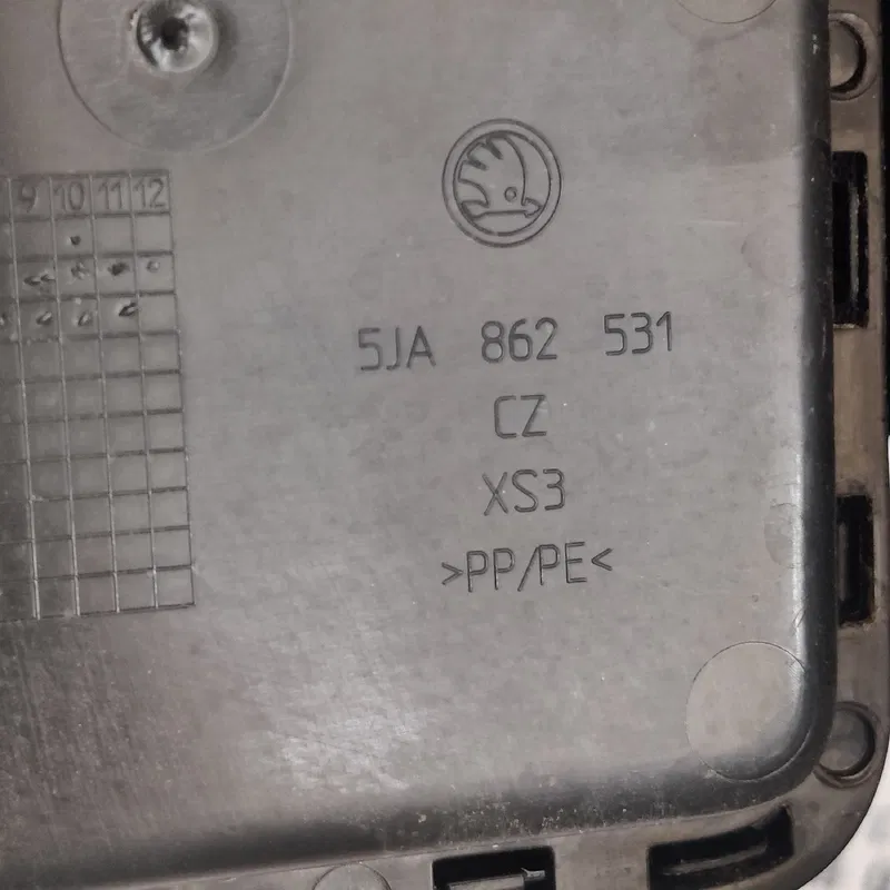 Консоль центральна Skoda Rapid (12-19) OEM 5JA862531