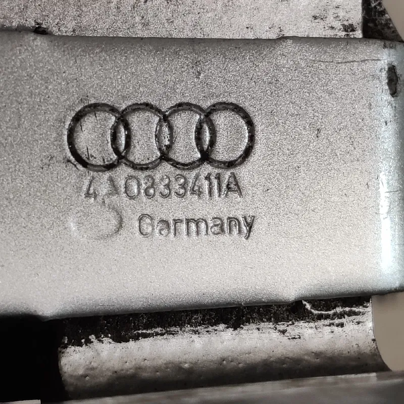 Дверна завіса Audi A4 B5 (94-01) задня ліва нижня 4A0833411A