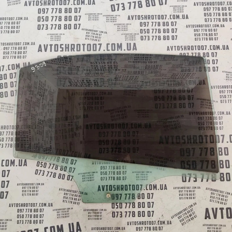 Скло дверей Skoda Rapid заднє праве OEM 5ja845206a