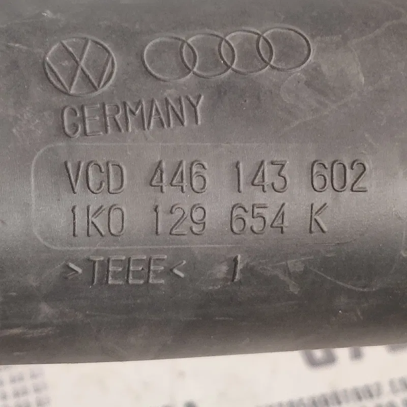 Патрубок повітряний Skoda Octavia A5 (04-13) OEM 1K0129654K