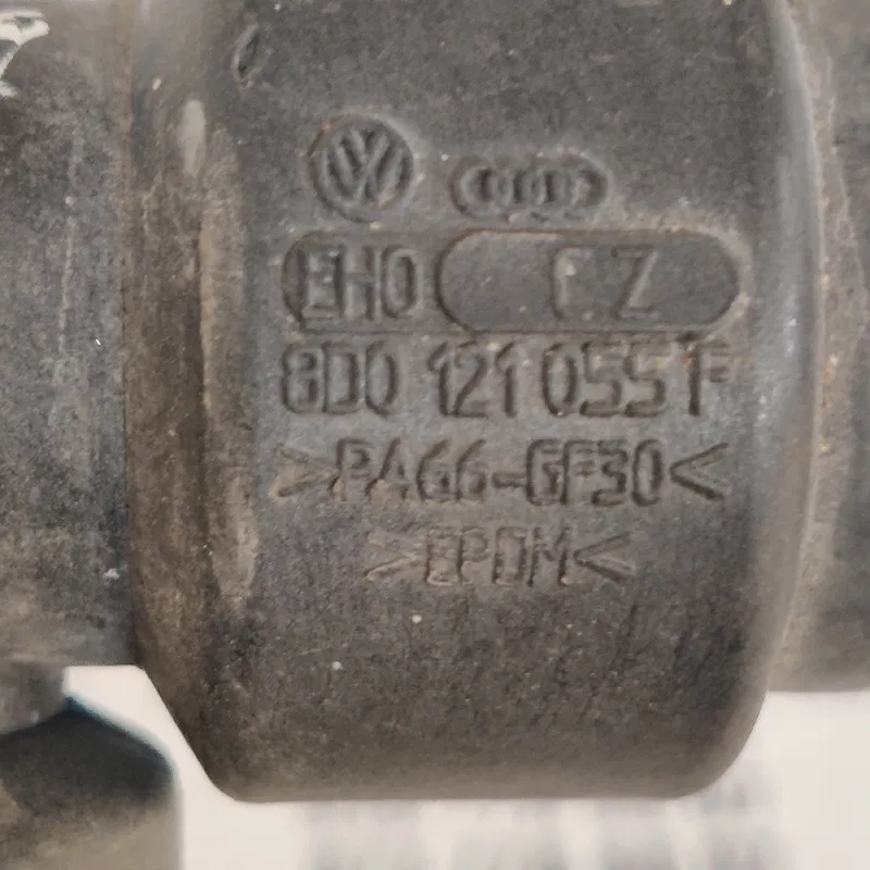 Трубка охолодження Audi A4 B5 (94-01) нижня OEM 8D0121055F