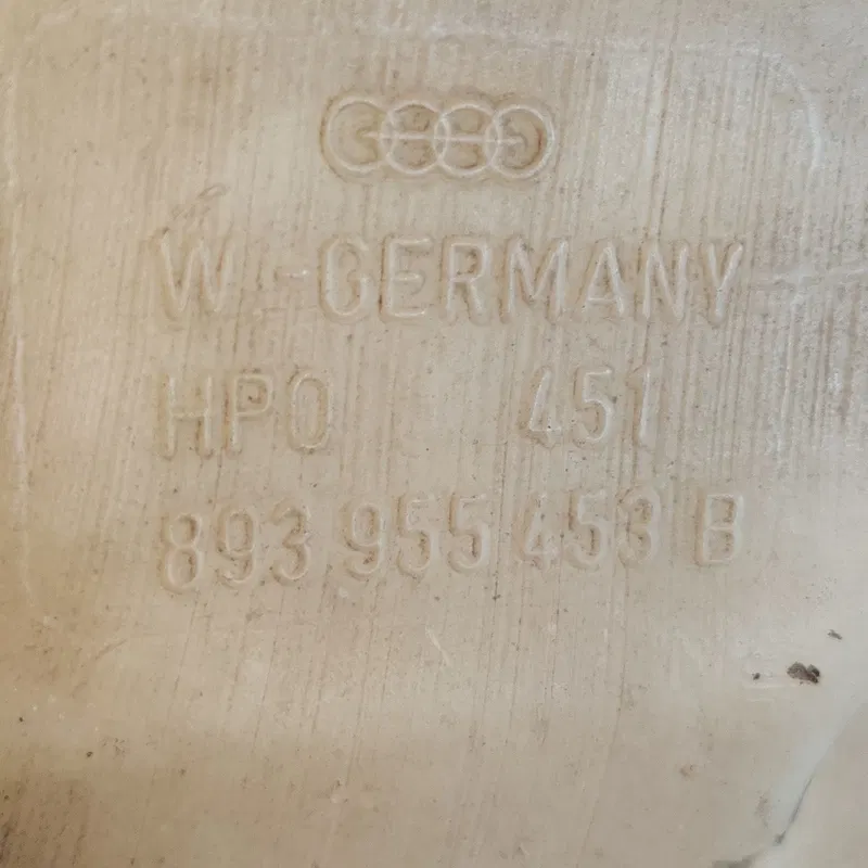 Бачок омивача Audi 80 B3 (86-91) передній OEM 893955453b