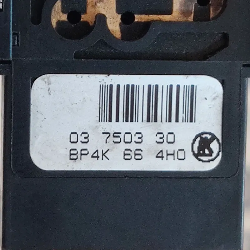 Кнопка аварійки Mazda 3 BK (03-09) OEM BP4K664H0