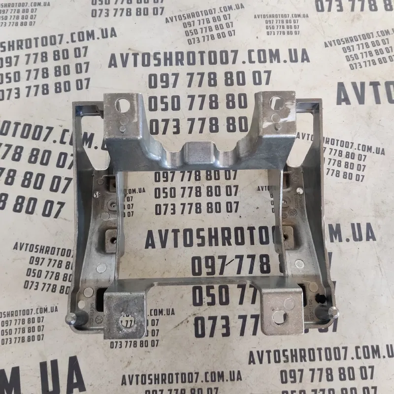Кронштейн торпедо Audi Q7 4L (05-15) 3.6 бенз OEM 7L0863345