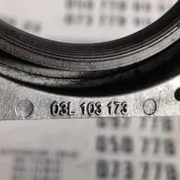 Кришка двигуна VW Passat B8 USA (14-19) OEM 03L103173 фото 3