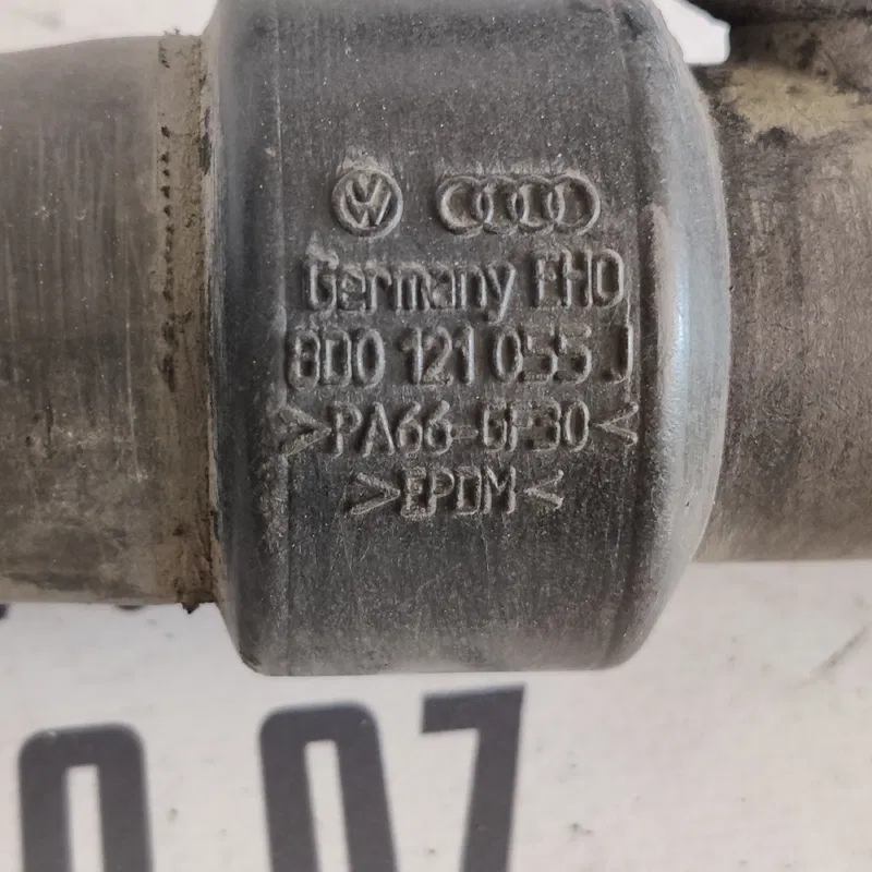 Трубка охолодження Audi A4 B5 (94-01) нижня OEM 8d0121055j