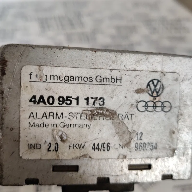 Блок керування сигналізацією Audi A6 C4 94-97 OEM 4A0951173