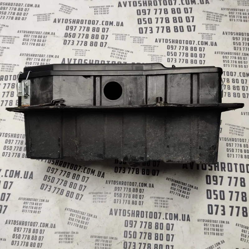 
Кришка акумулятора Audi Q7 4L 05-15 3.6 Бенз OEM 7l0864643b