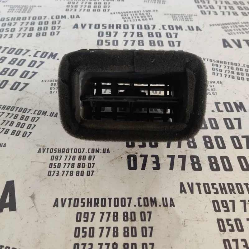 Дефлектор обдуву Mazda 3 BK (03-09) лівий OEM bp4l64930