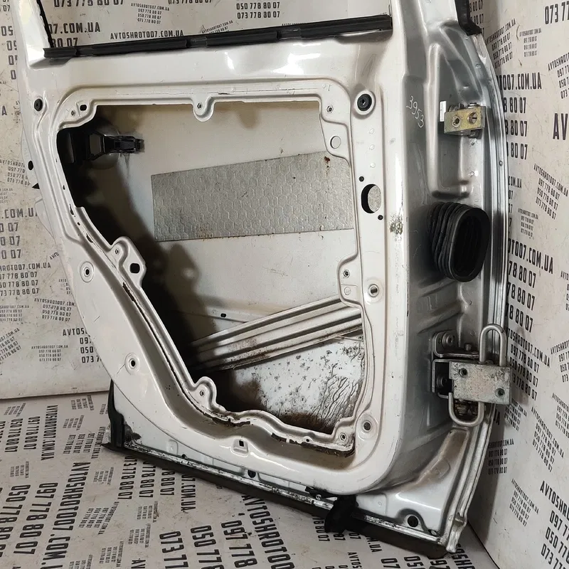 Двері Volkswagen Passat B5 задня ліва OEM 3B4833411C