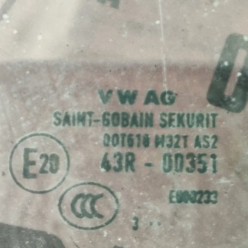 Скло дверей Skoda Rapid заднє праве OEM 5ja845206a
