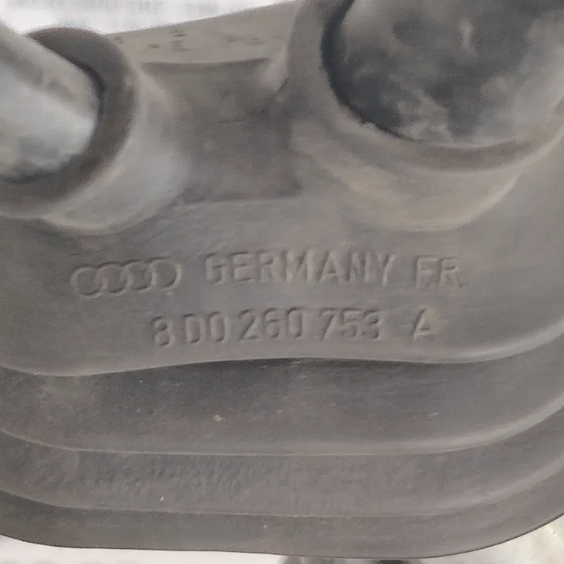 Трубка кондиціонера Volkswagen Passat B5 (96-05) 8D0260753A
