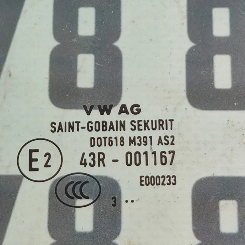 Скло дверей Skoda Rapid (12-19) переднє ліве OEM 5JA845201E