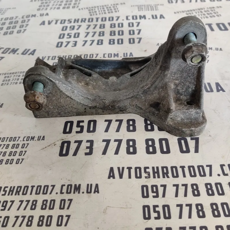 Кронштейн двигуна Audi A6 C4 (94-97) OEM 4A0199354