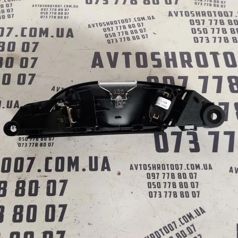 Ручка внутр. Audi Q7 4L (05-15) 3.6 перед. права OEM 1562108
